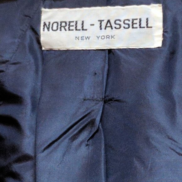 Most beautiful 60's Norell navy suit - like new - Picture 4 of 4